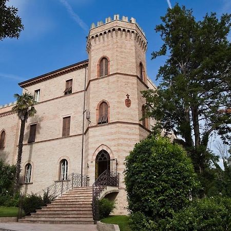Castello Montegiove Hotel Fano Exterior foto