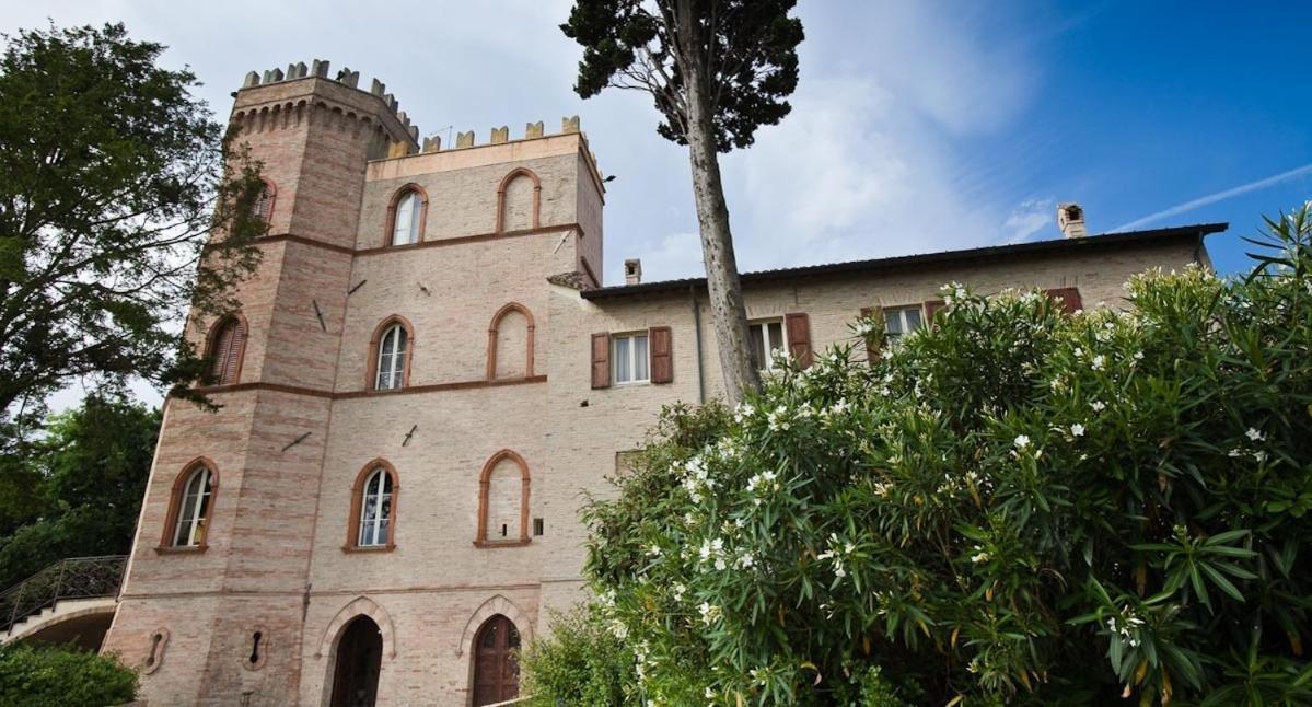 Castello Montegiove Hotel Fano Exterior foto
