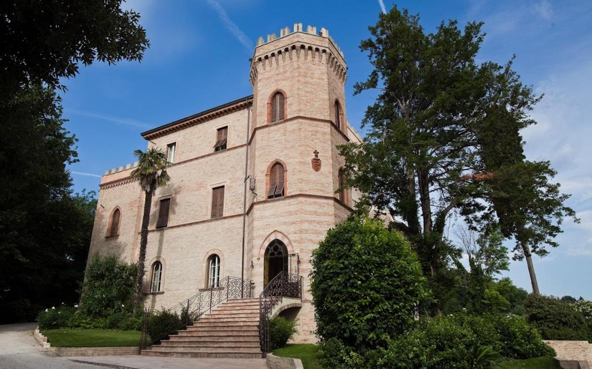 Castello Montegiove Hotel Fano Exterior foto