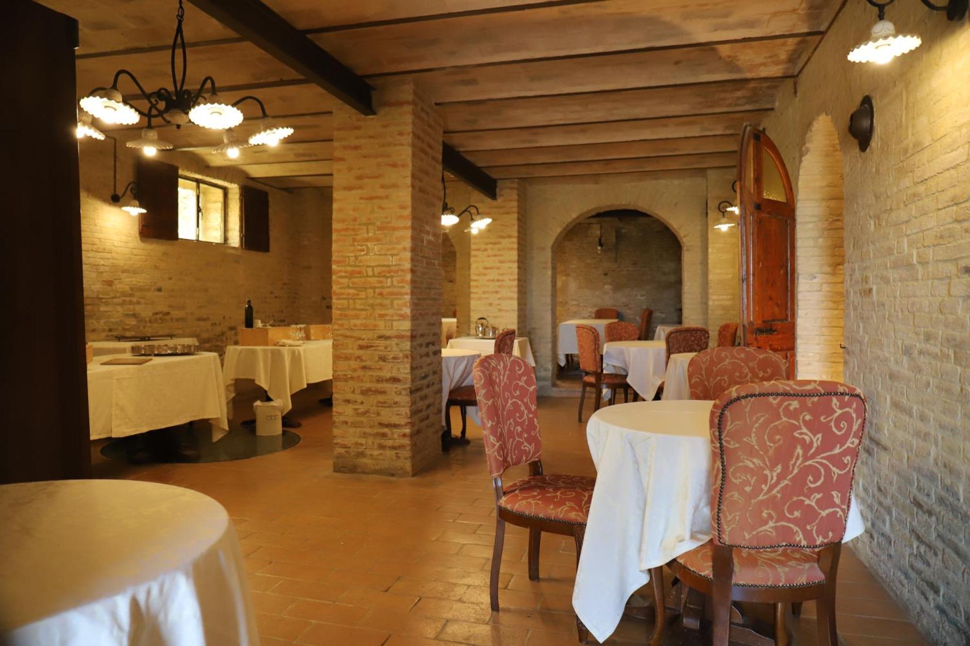 Castello Montegiove Hotel Fano Exterior foto