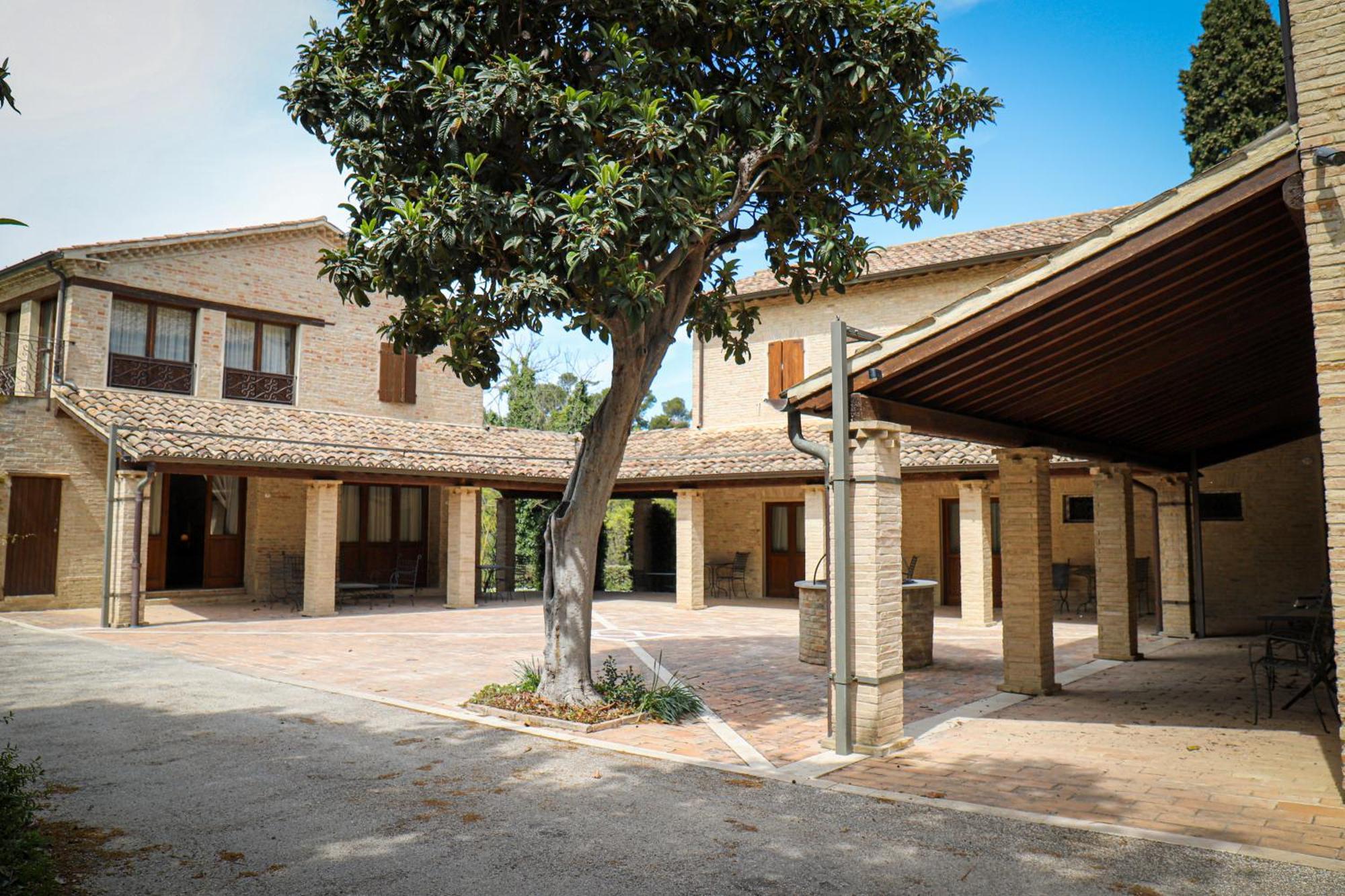Castello Montegiove Hotel Fano Exterior foto