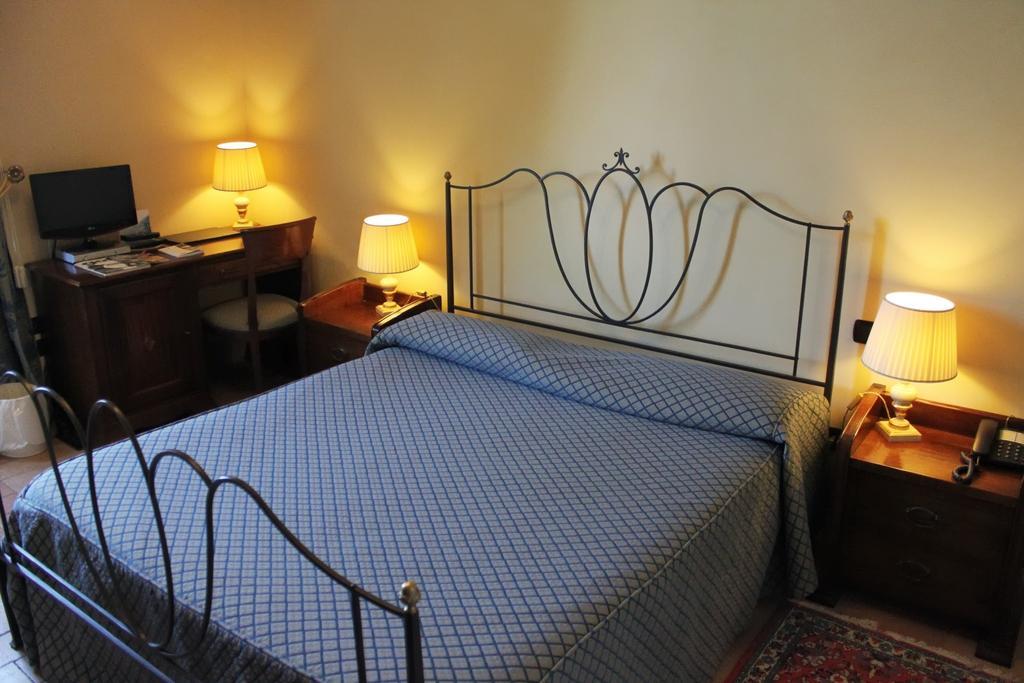 Castello Montegiove Hotel Fano Cameră foto