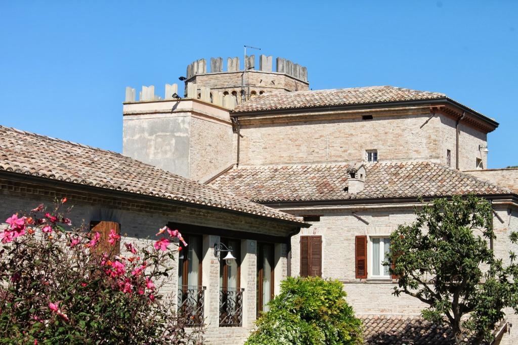 Castello Montegiove Hotel Fano Exterior foto