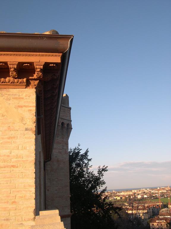 Castello Montegiove Hotel Fano Exterior foto