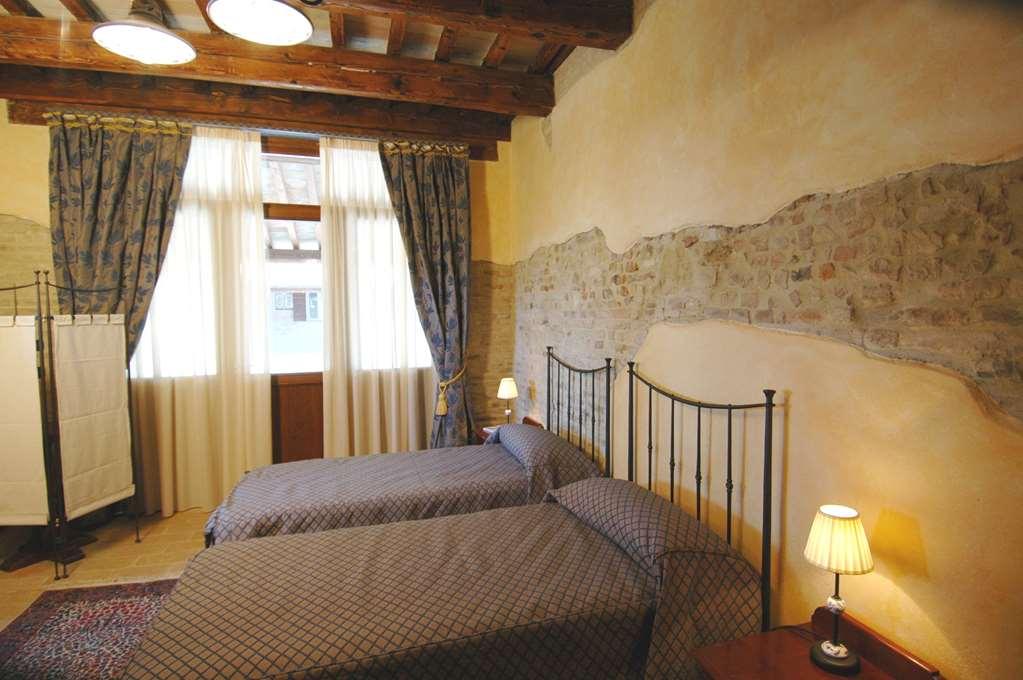 Castello Montegiove Hotel Fano Cameră foto